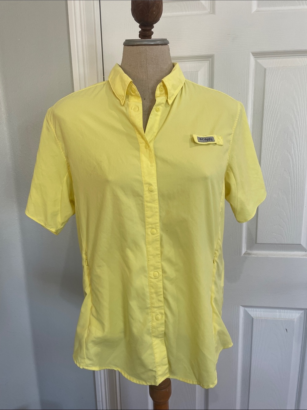 Columbia PFG Omni-Shade Yellow Short-Sleeve Button-Down Shirt women’s size L